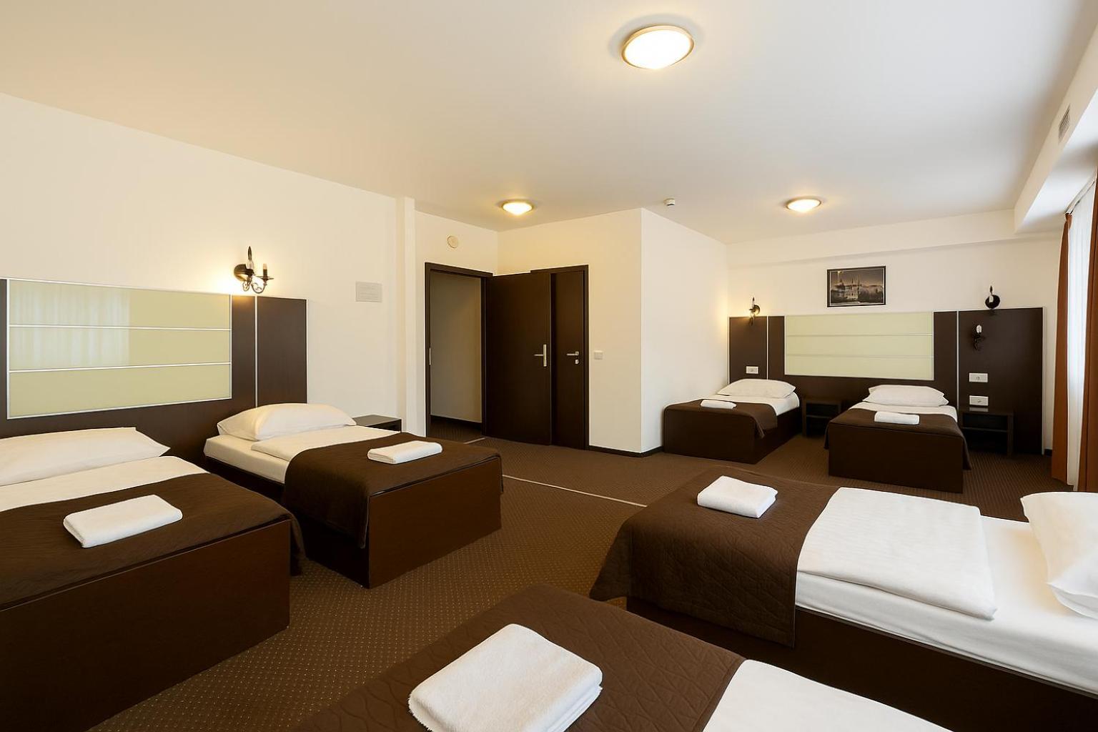 Hotel Junior 2 — Photos 3